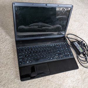 Used Sony Viao Parts Only Model PCG-71312L Laptop No Harddrive Turns On